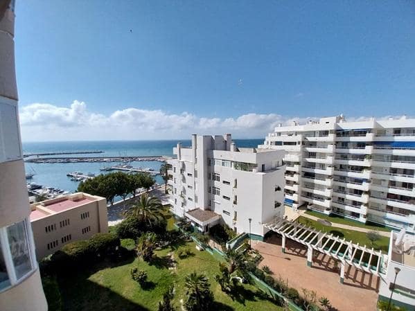 1 bedroom Flat for rent in Estepona with pool - € 1,200 (Ref: 9720817)