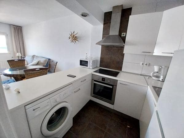 1 bedroom Flat for rent in Estepona with pool - € 1,200 (Ref: 9720817)