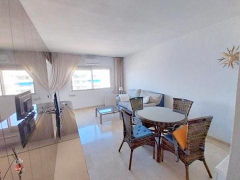 1 bedroom Flat for rent in Estepona with pool - € 1,200 (Ref: 9720817)