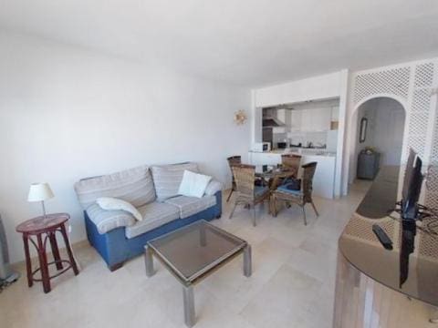 1 bedroom Flat for rent in Estepona with pool - € 1,200 (Ref: 9720817)