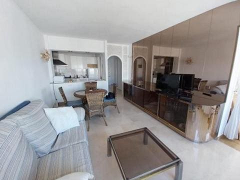 1 bedroom Flat for rent in Estepona with pool - € 1,200 (Ref: 9720817)