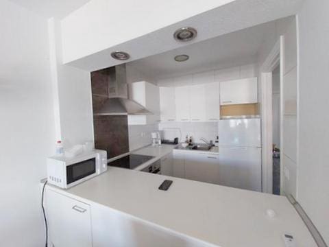 1 bedroom Flat for rent in Estepona with pool - € 1,200 (Ref: 9720817)