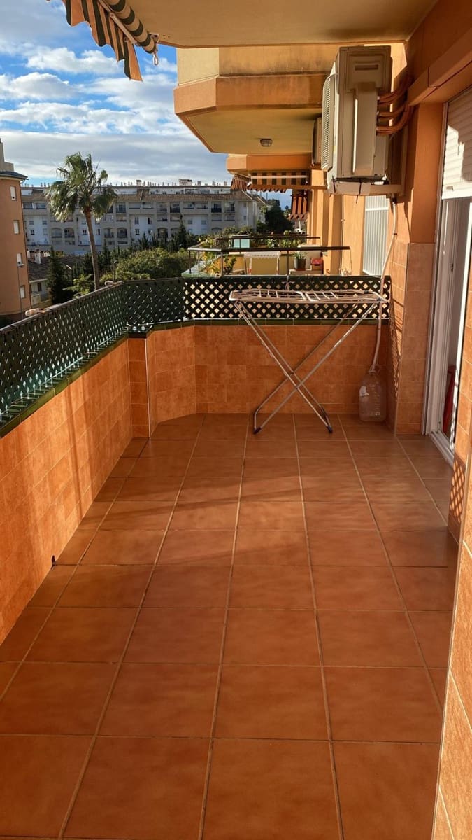 2 makuuhuone Asunto vuokrattavana paikassa San Luis de Sabinillas mukana uima-altaan 
autotalli - 850 € (Ref: 9756218)