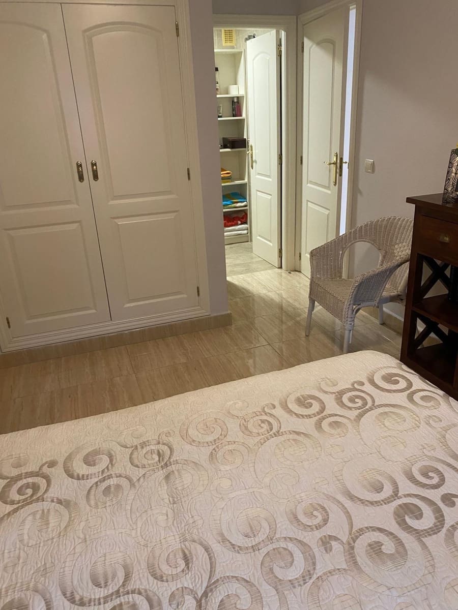 2 makuuhuone Asunto vuokrattavana paikassa San Luis de Sabinillas mukana uima-altaan 
autotalli - 850 € (Ref: 9756218)