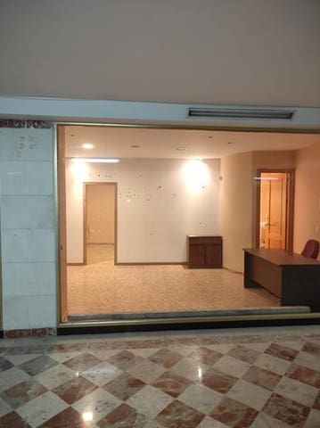 Commercieel te koop in Estepona - € 86.000 (Ref: 9756219)