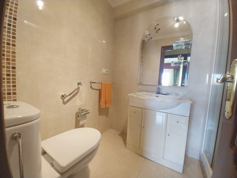 4 bedroom Flat for sale in Malaga city with garage - € 412,500 (Ref: 9761487)