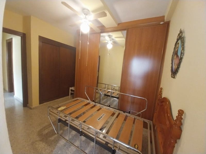 4 bedroom Flat for sale in Malaga city with garage - € 412,500 (Ref: 9761487)