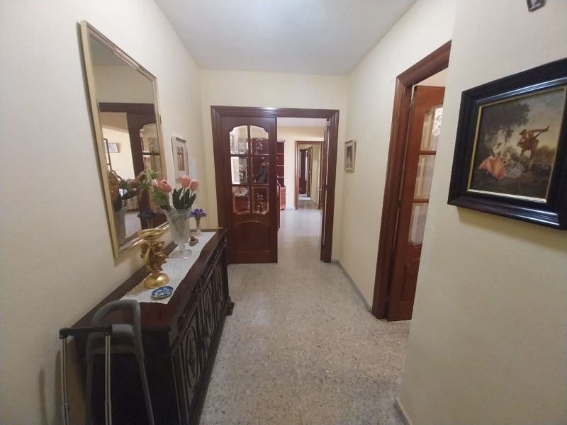4 bedroom Flat for sale in Malaga city with garage - € 412,500 (Ref: 9761487)