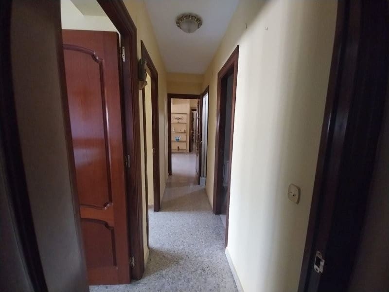 4 bedroom Flat for sale in Malaga city with garage - € 412,500 (Ref: 9761487)