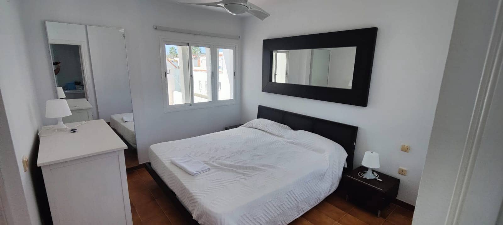 4 soveværelse Rækkehus til leje i San Luis de Sabinillas med swimmingpool - € 1.800 (Ref: 9782099)