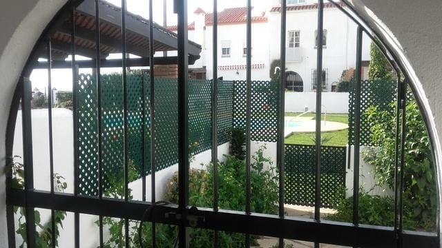 4 soveværelse Rækkehus til leje i San Luis de Sabinillas med swimmingpool - € 1.800 (Ref: 9782099)