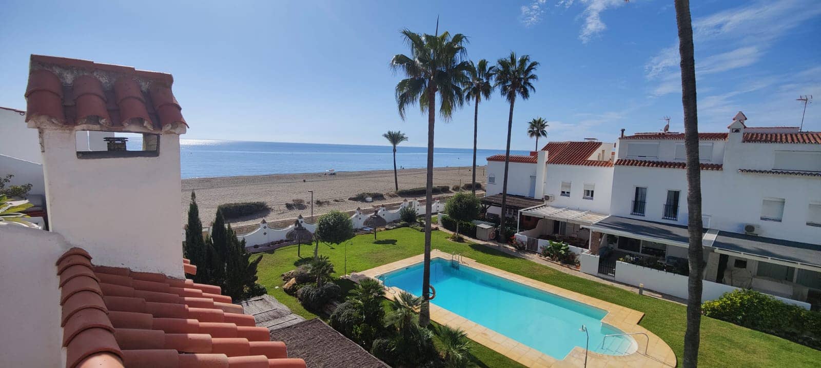 4 soveværelse Rækkehus til leje i San Luis de Sabinillas med swimmingpool - € 1.800 (Ref: 9782099)