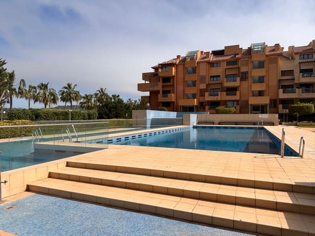 3 chambre Appartement à vendre à Sotogrande, San Roque avec piscine garage - 910 000 € (Ref: 9787865)