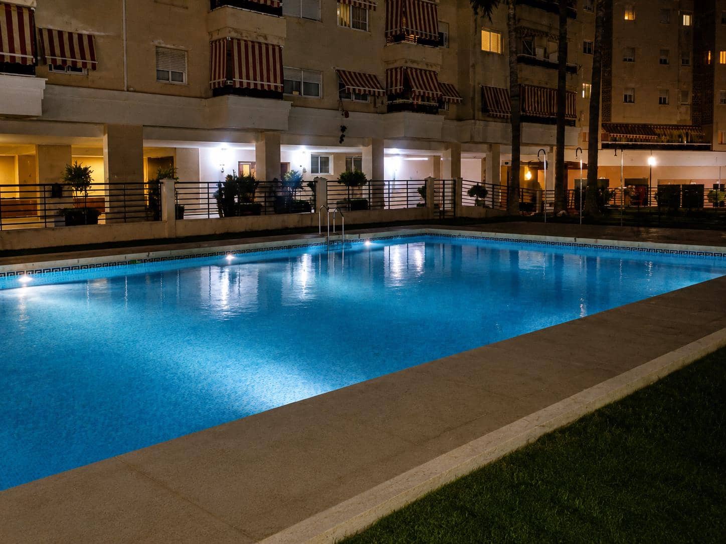 4 bedroom Flat for sale in Malaga city with pool garage - € 488,000 (Ref: 9788693)