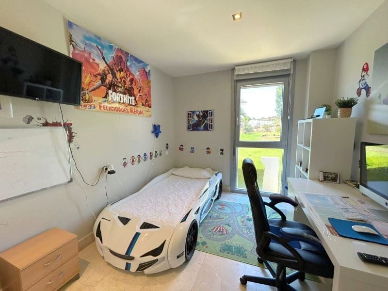 3 bedroom Flat for sale in San Luis de Sabinillas with pool garage - € 375,000 (Ref: 9789838)