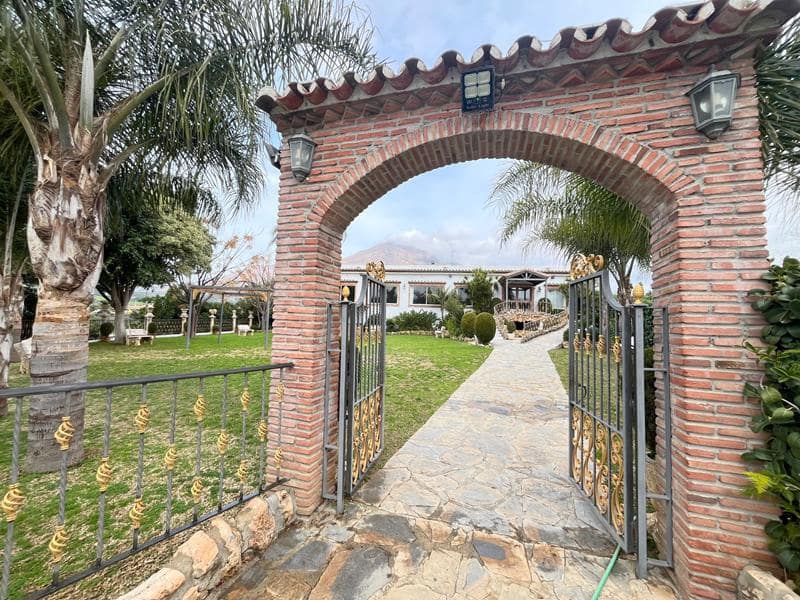 Byggetomt til salgs i Estepona - € 3 181 500 (Ref: 9795602)