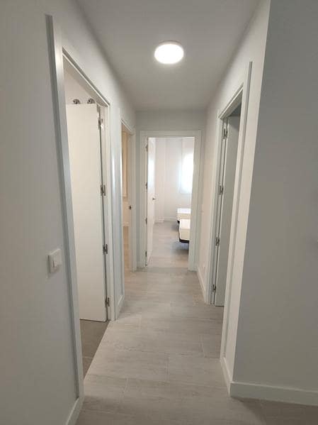 3 sypialnia Penthouse do wynajęcia w Estepona z basenem garażem - 2 500 € (Ref: 9807393)