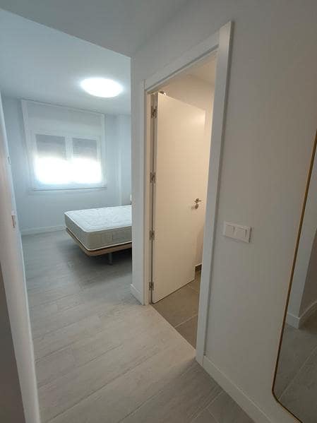 3 sypialnia Penthouse do wynajęcia w Estepona z basenem garażem - 2 500 € (Ref: 9807393)