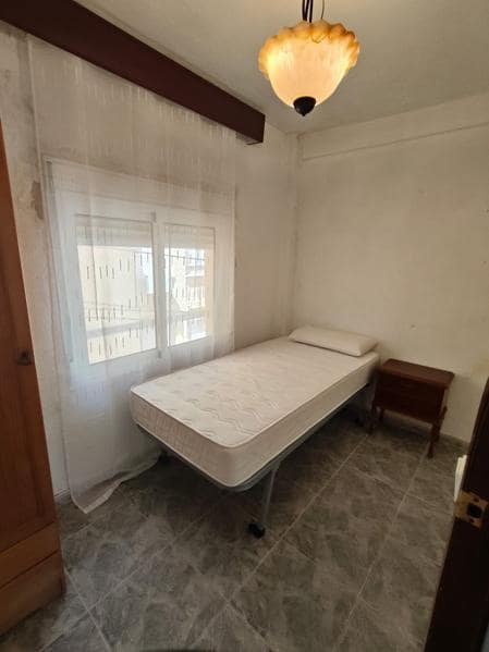 3 soveværelse Lejlighed til leje i Estepona - € 900 (Ref: 9816598)