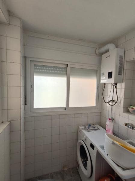 3 soveværelse Lejlighed til leje i Estepona - € 900 (Ref: 9816598)