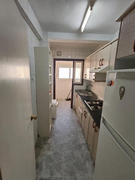 3 soveværelse Lejlighed til leje i Estepona - € 900 (Ref: 9816598)