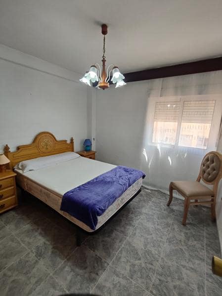 3 soveværelse Lejlighed til leje i Estepona - € 900 (Ref: 9816598)
