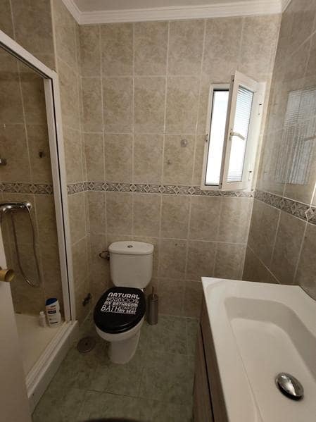 3 soveværelse Lejlighed til leje i Estepona - € 900 (Ref: 9816598)