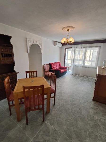 3 soveværelse Lejlighed til leje i Estepona - € 900 (Ref: 9816598)