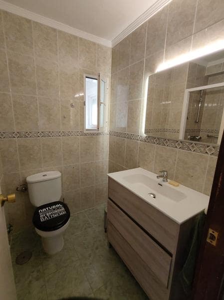 3 soveværelse Lejlighed til leje i Estepona - € 900 (Ref: 9816598)