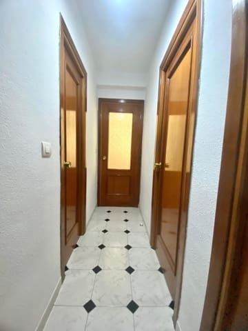 3 soveværelse Lejlighed til salg i Cruz de Humilladero, Málaga by - € 270.000 (Ref: 9821747)