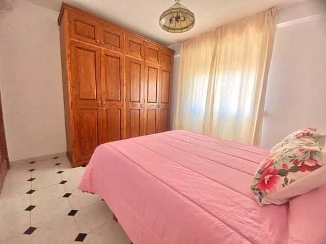 3 soveværelse Lejlighed til salg i Cruz de Humilladero, Málaga by - € 270.000 (Ref: 9821747)