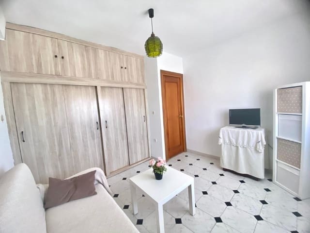 3 soveværelse Lejlighed til salg i Cruz de Humilladero, Málaga by - € 270.000 (Ref: 9821747)