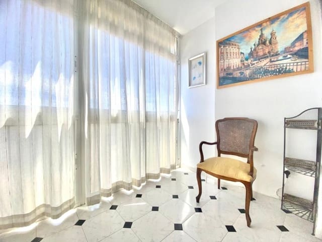 3 soveværelse Lejlighed til salg i Cruz de Humilladero, Málaga by - € 270.000 (Ref: 9821747)