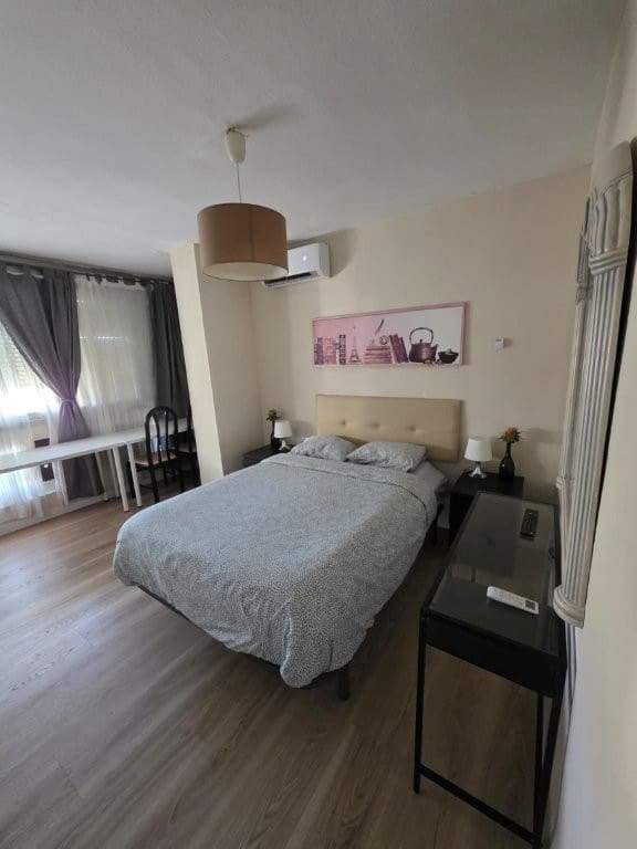 4 quarto Apartamento para arrendar em Malaga cidade - 1 600 € (Ref: 9889261)