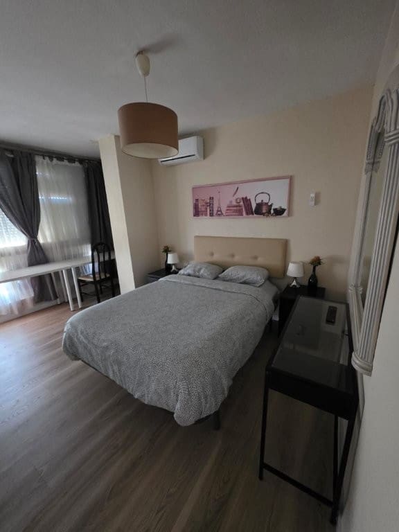 4 quarto Apartamento para arrendar em Malaga cidade - 1 600 € (Ref: 9889261)