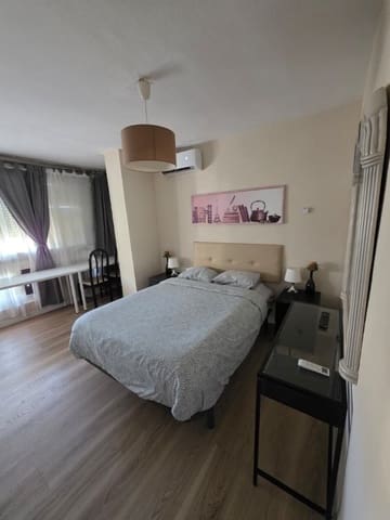 4 quarto Apartamento para arrendar em Cruz de Humilladero, Málaga cidade - 1 600 € (Ref: 9889261)