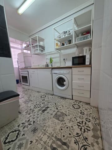 4 quarto Apartamento para arrendar em Cruz de Humilladero, Málaga cidade - 1 600 € (Ref: 9889261)