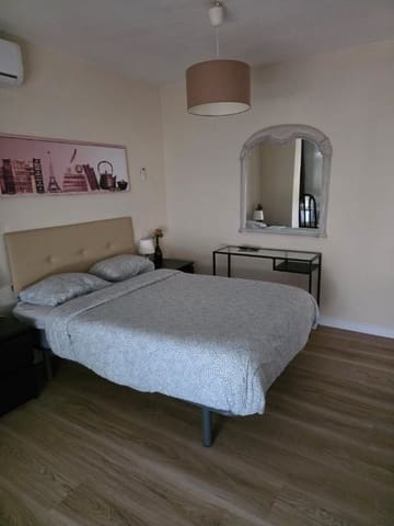 4 quarto Apartamento para arrendar em Cruz de Humilladero, Málaga cidade - 1 600 € (Ref: 9889261)