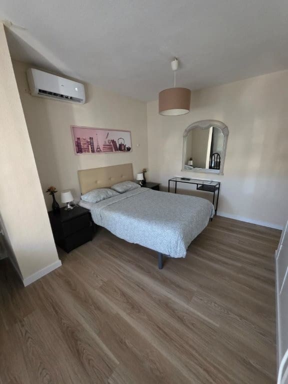 4 quarto Apartamento para arrendar em Malaga cidade - 1 600 € (Ref: 9889261)
