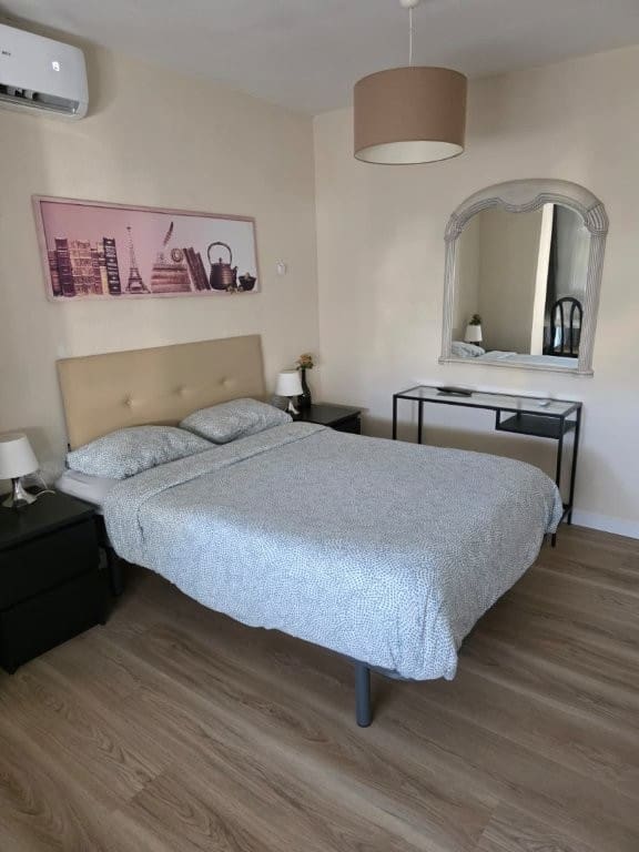 4 quarto Apartamento para arrendar em Malaga cidade - 1 600 € (Ref: 9889261)