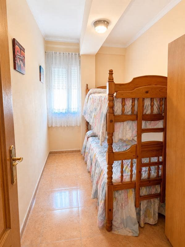 Appartement de 3 chambres à louer à Estepona - 700 € (Ref: 9891341)