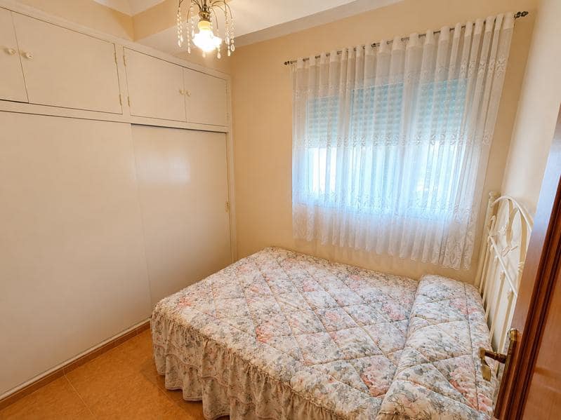 Appartement de 3 chambres à louer à Estepona - 700 € (Ref: 9891341)