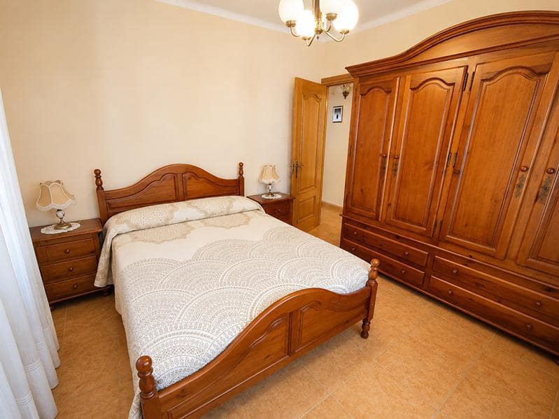 Appartement de 3 chambres à louer à Estepona - 700 € (Ref: 9891341)