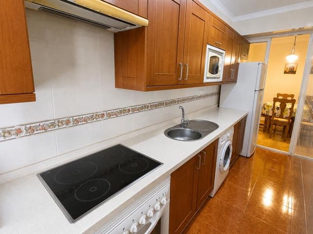 Appartement de 3 chambres à louer à Centro, Estepona - 700 € (Ref: 9891341)