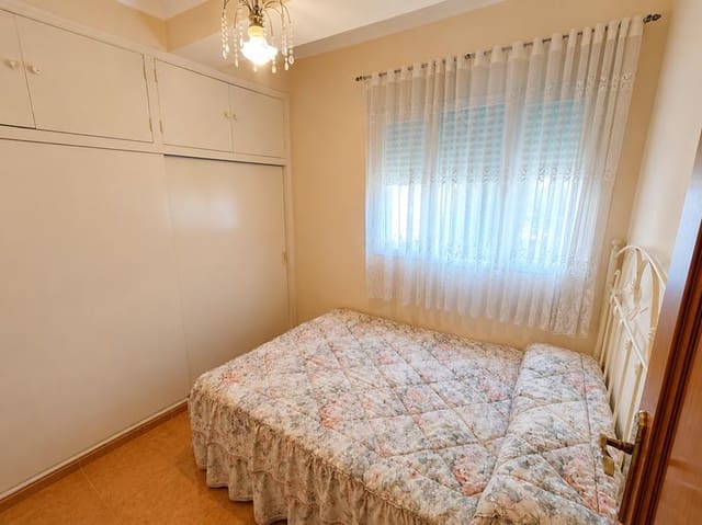 Appartement de 3 chambres à louer à Centro, Estepona - 700 € (Ref: 9891341)