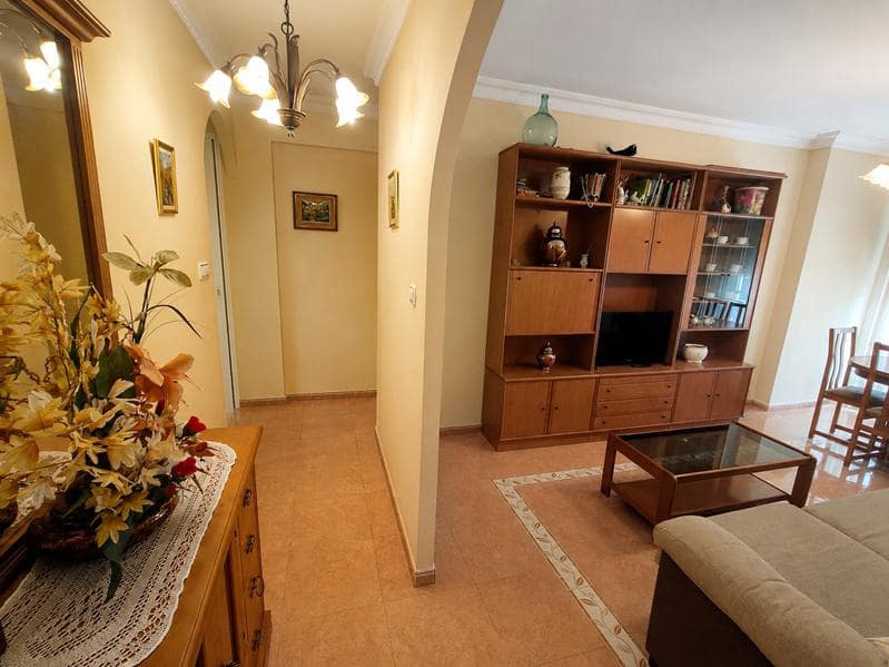 Appartement de 3 chambres à louer à Estepona - 700 € (Ref: 9891341)
