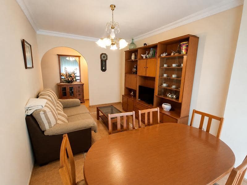 Appartement de 3 chambres à louer à Estepona - 700 € (Ref: 9891341)