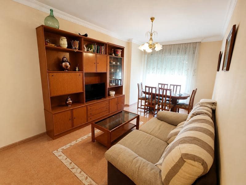 Appartement de 3 chambres à louer à Estepona - 700 € (Ref: 9891341)