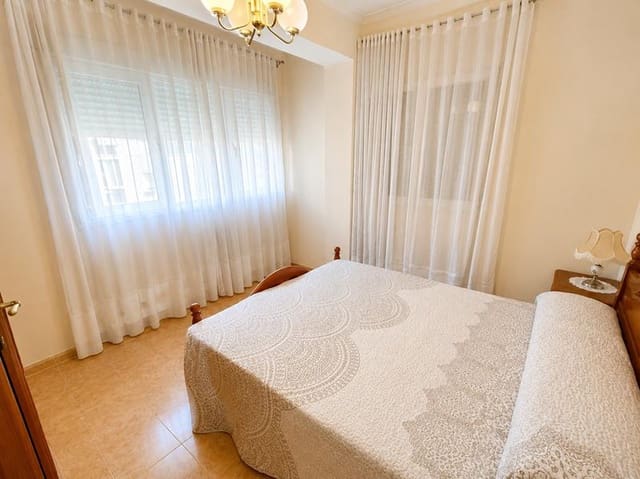 Appartement de 3 chambres à louer à Centro, Estepona - 700 € (Ref: 9891341)