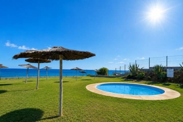 Piso de 2 habitaciones en San Luis de Sabinillas, Manilva en alquiler con piscina - 900 € (Ref: 9893198)